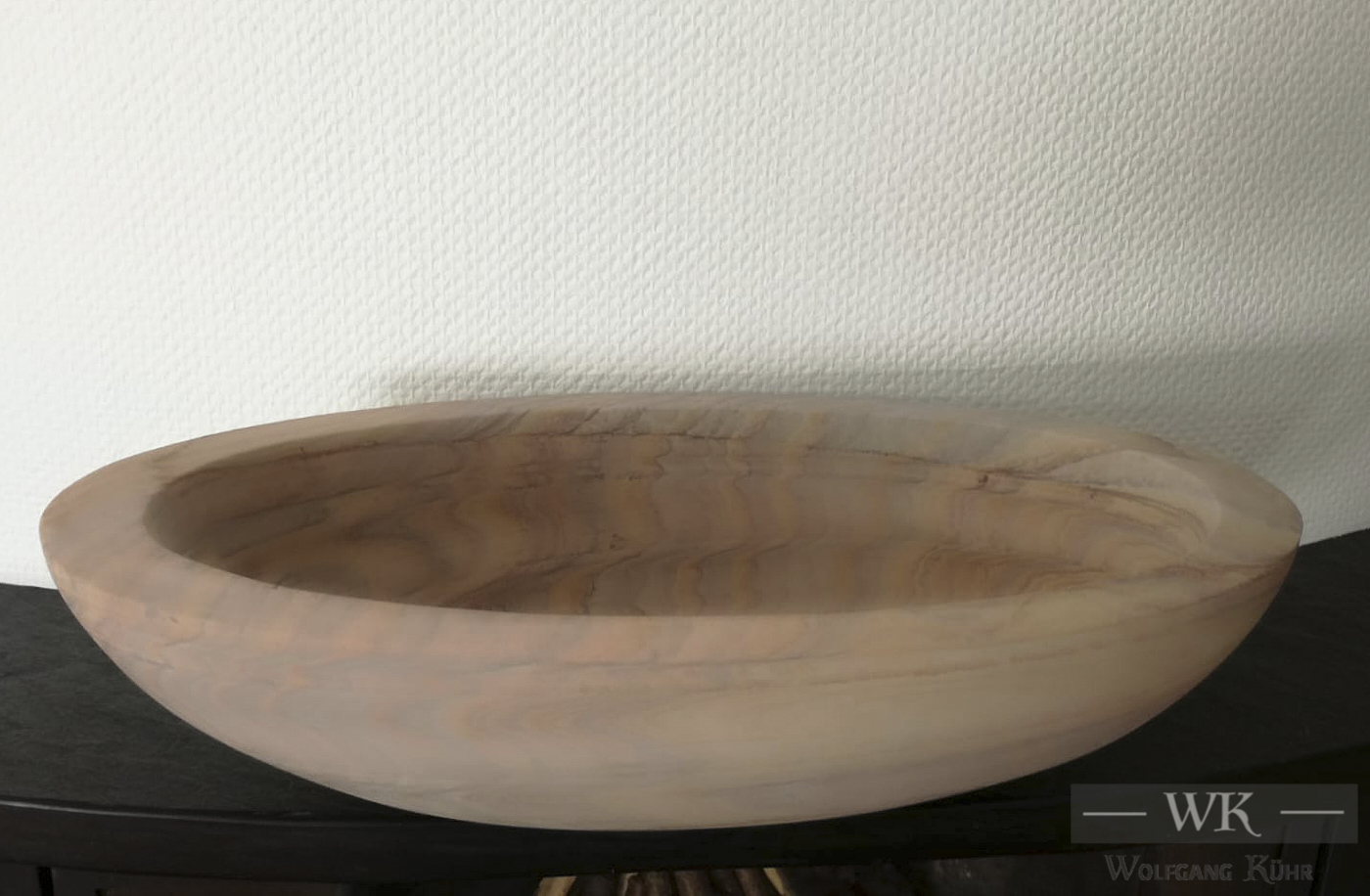 PS13 – „Schale“ 58x31x17cm I Regenbogen Sandstein (2019)